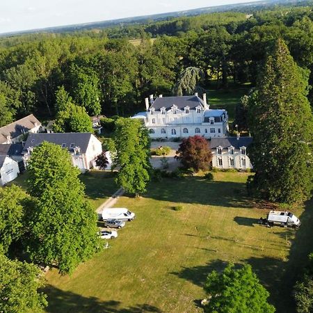 Emplacement Bucolique De Camping Dans Le Parc Du Chateau - Attention Tente Et Materiels Non Fournis Et Sans Possibilite De Faire Courir Une Rallonge Pour Se Raccorder A L'Electricite Brain-sur-Allonnes Exteriör bild